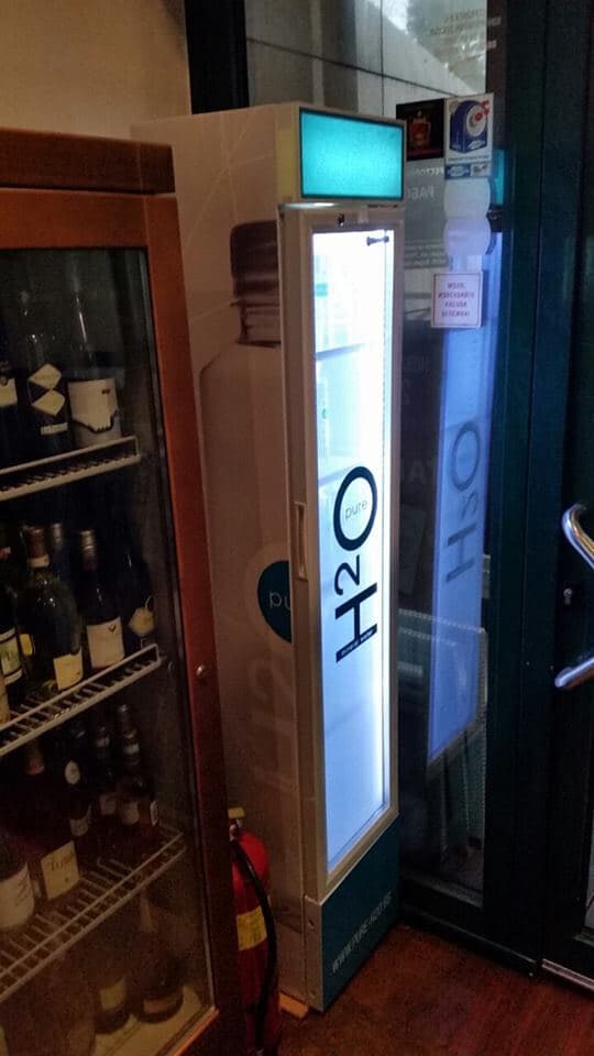 Вертикална светеща табела H2O до хладилна витрина