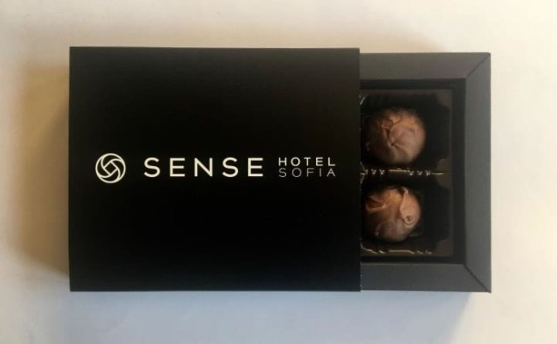 Брандирана кутия трюфели за Sense Hotel